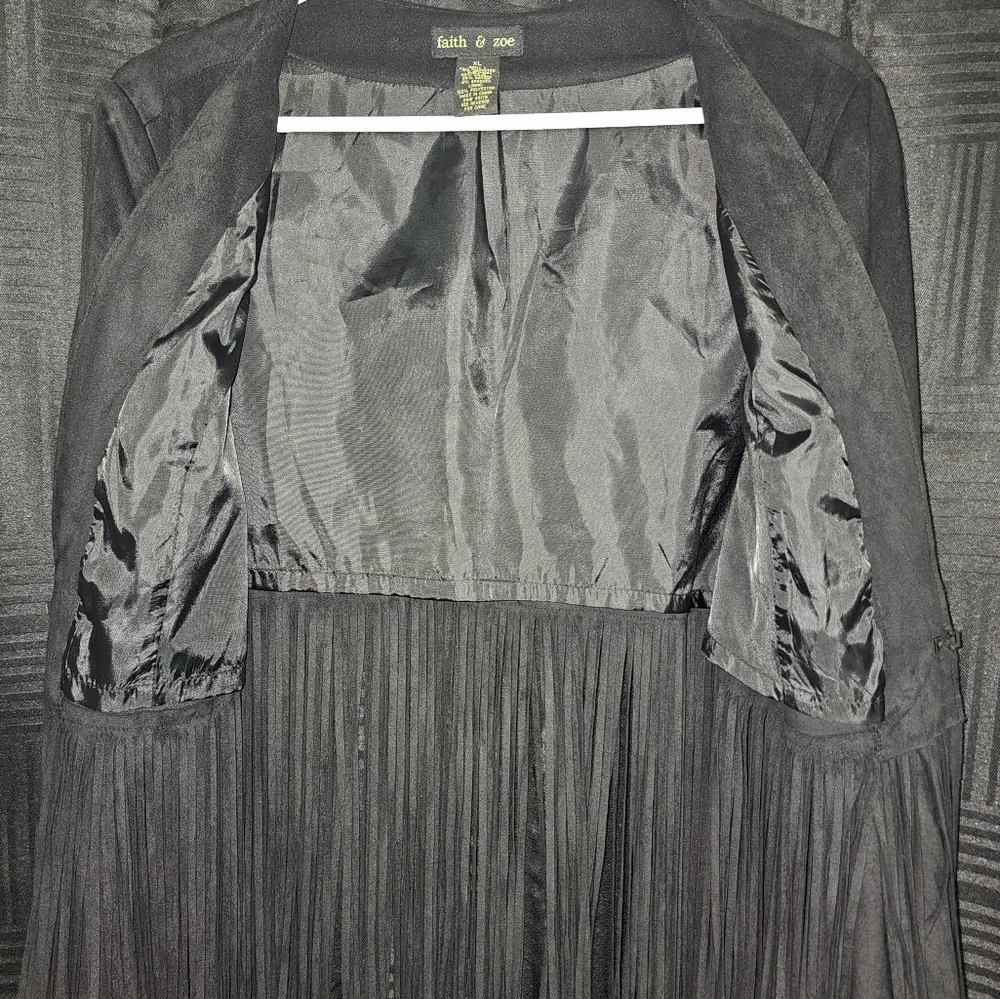 Faith & Zoe Black V Neck Fringe Jacket. - Picture 3 of 5